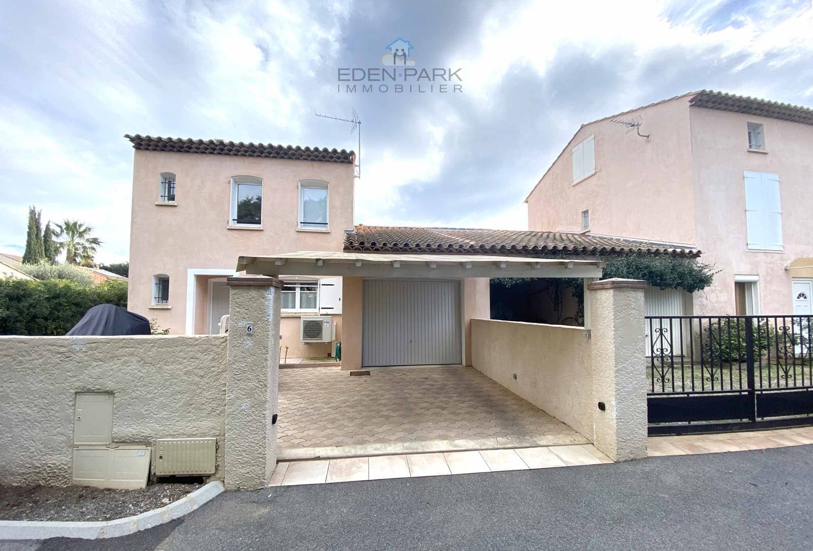 Maison en angle avec garage, photo 2 sur 5