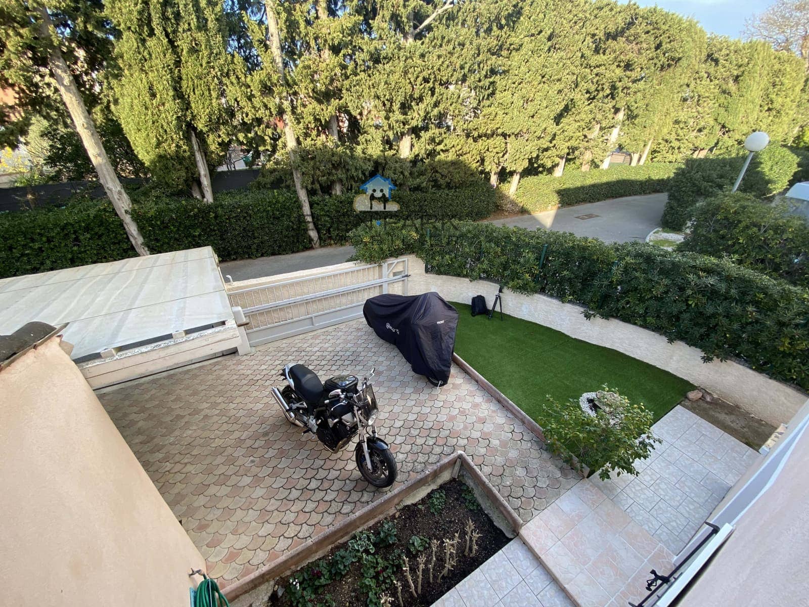 Maison en angle avec garage, photo 3 sur 5