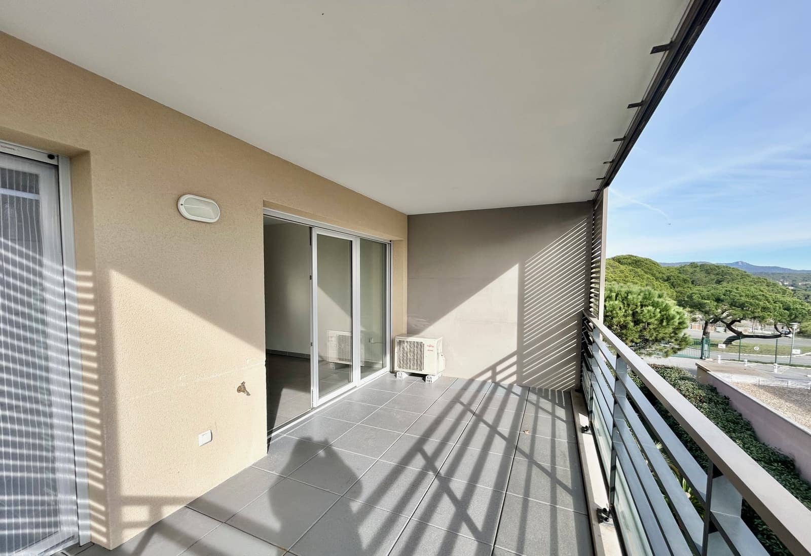T3 accessible PMR, terrasse sud-est, double garage et piscine, photo 2 sur 10