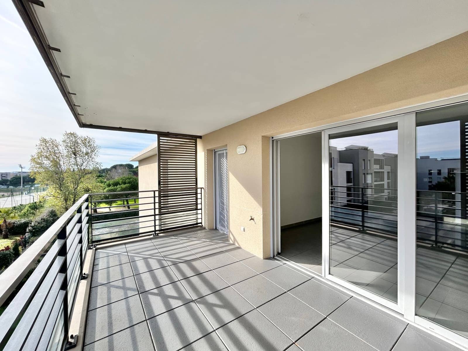 T3 accessible PMR, terrasse sud-est, double garage et piscine, photo 3 sur 10