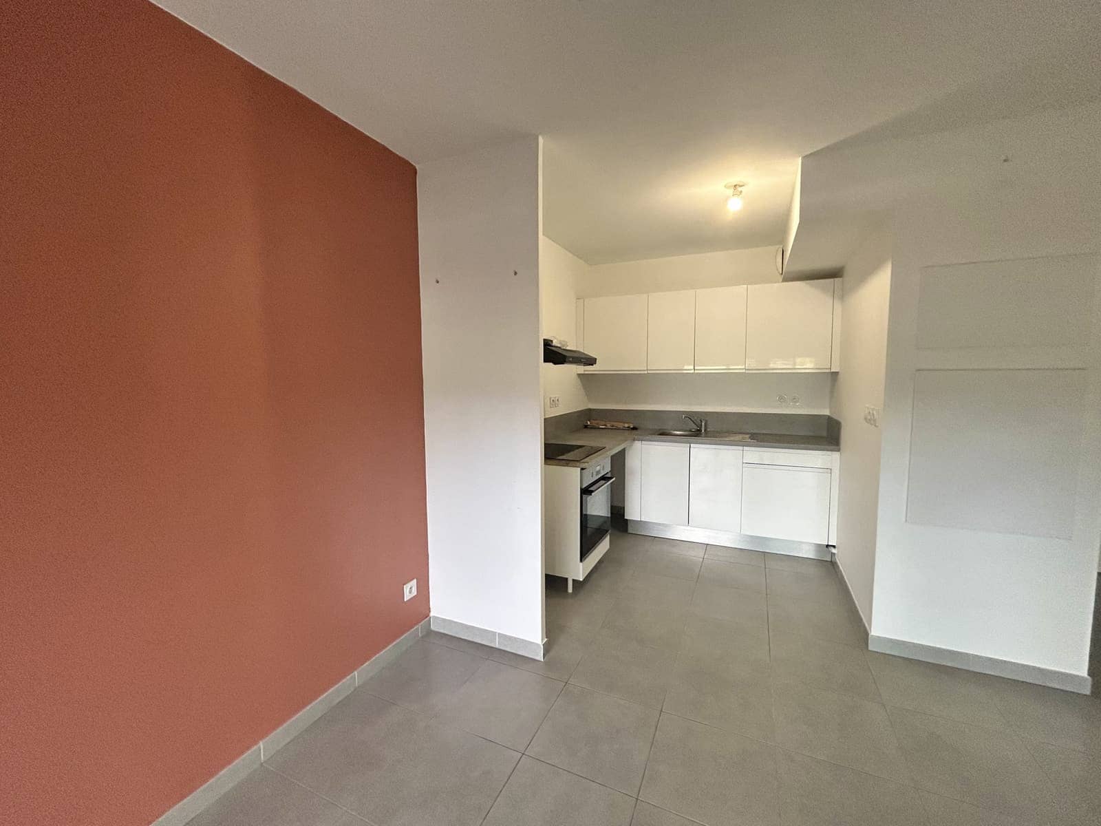 2-bedroom apartment with pool, photo 4 of 10