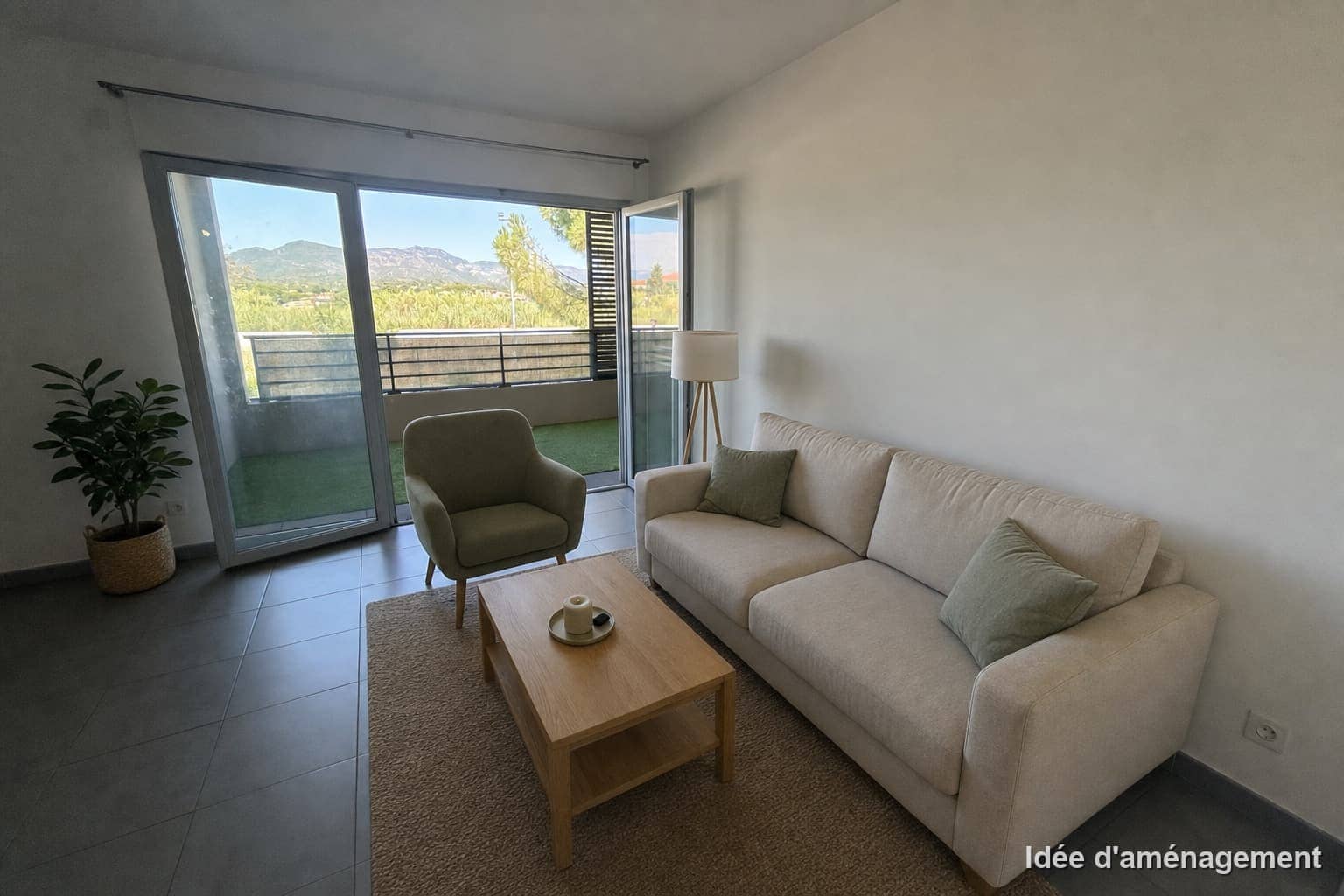 2-bedroom apartment with pool, photo 5 of 10